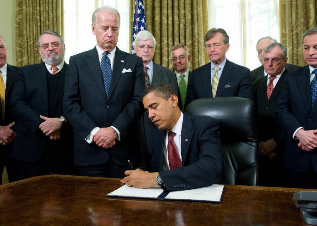 2009: Orders to close Guantanamo Bay